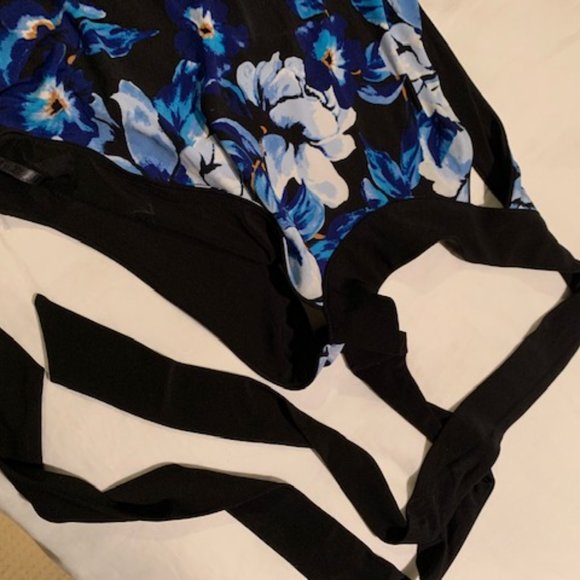 White House Black Market Tie Neck Reversible Dress - Picture 5 of 7